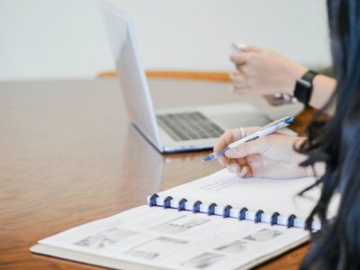 Kütüphaneye kitap hediye etmek istiyorum.